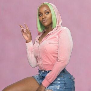 Meet your Posher, Qiana